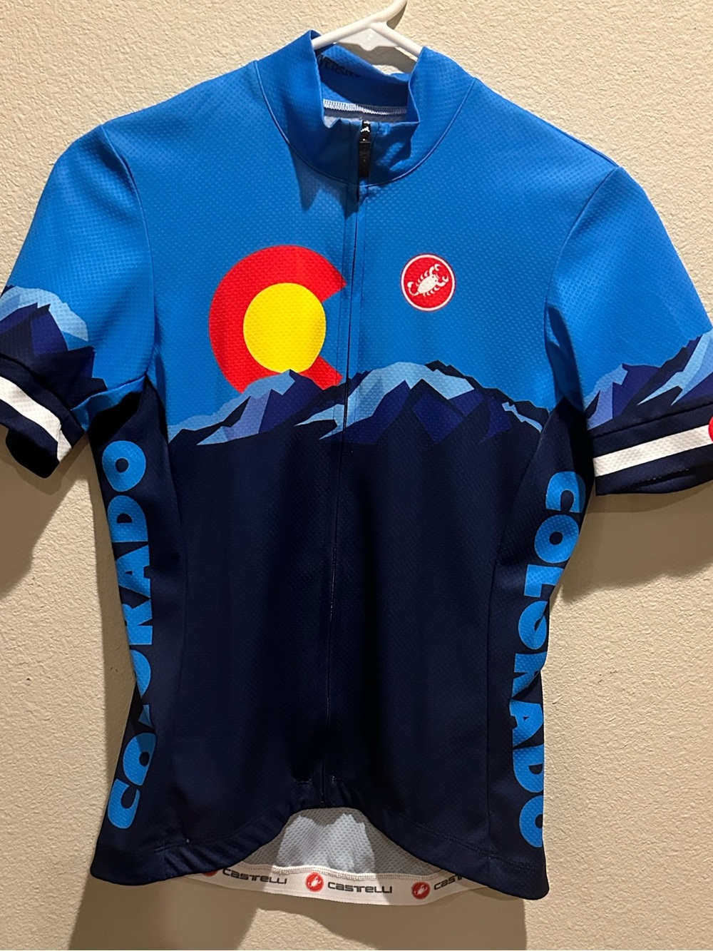 Women’s almost new Colorado Cycling Jersey, Loose Fit size Small